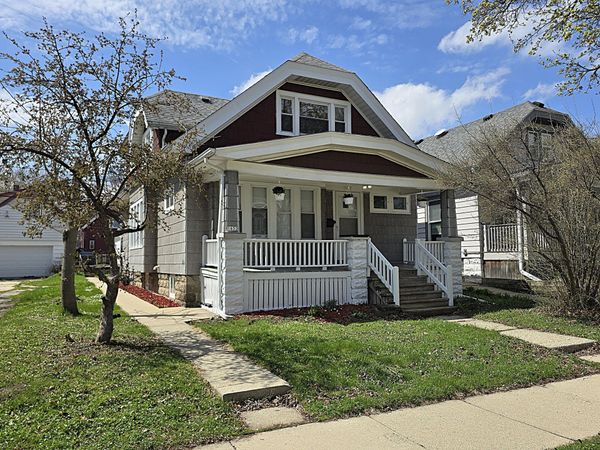 1651 S 58th St, West Allis, WI 53214