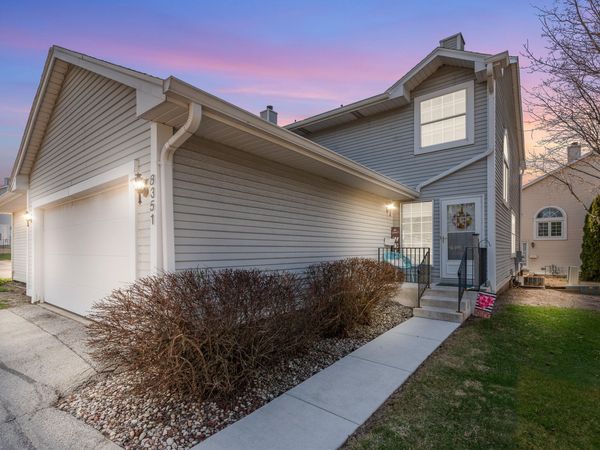 8351 S 76th St, Franklin, WI 53132