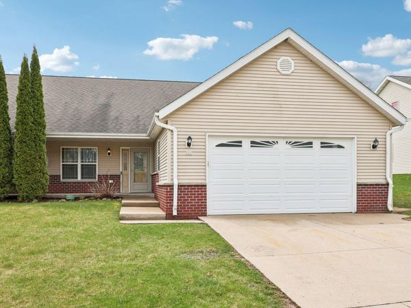 111 Silver Fox Dr N, Kewaskum, WI 53040