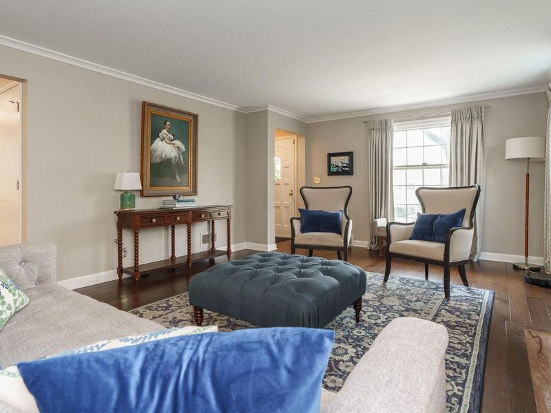 284 S Stanwood Road, Columbus, OH 43209 Photo 12