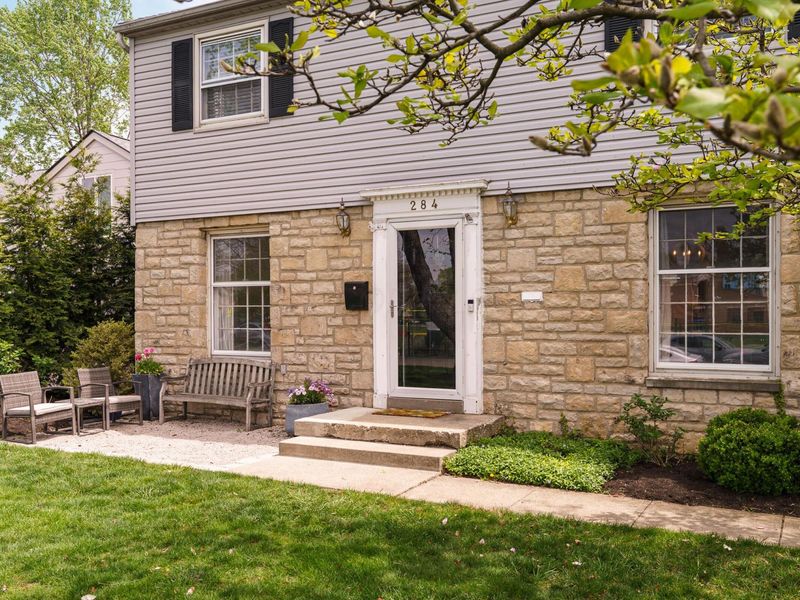 284 S Stanwood Road, Columbus, OH 43209 Photo 3