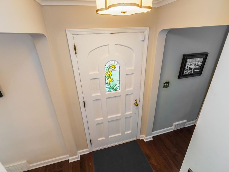 284 S Stanwood Road, Columbus, OH 43209 Photo 4