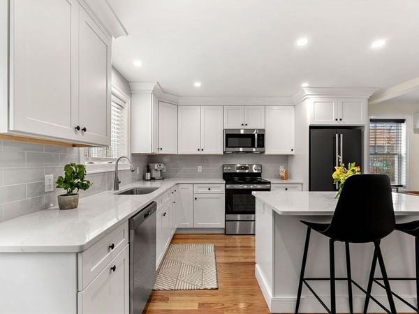 22 Pond St, Unit 2, Amesbury, MA 01913