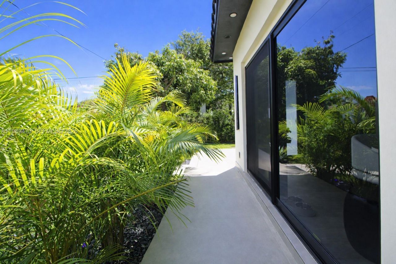 500 NW 43rd St, Miami, FL 33127 Photo