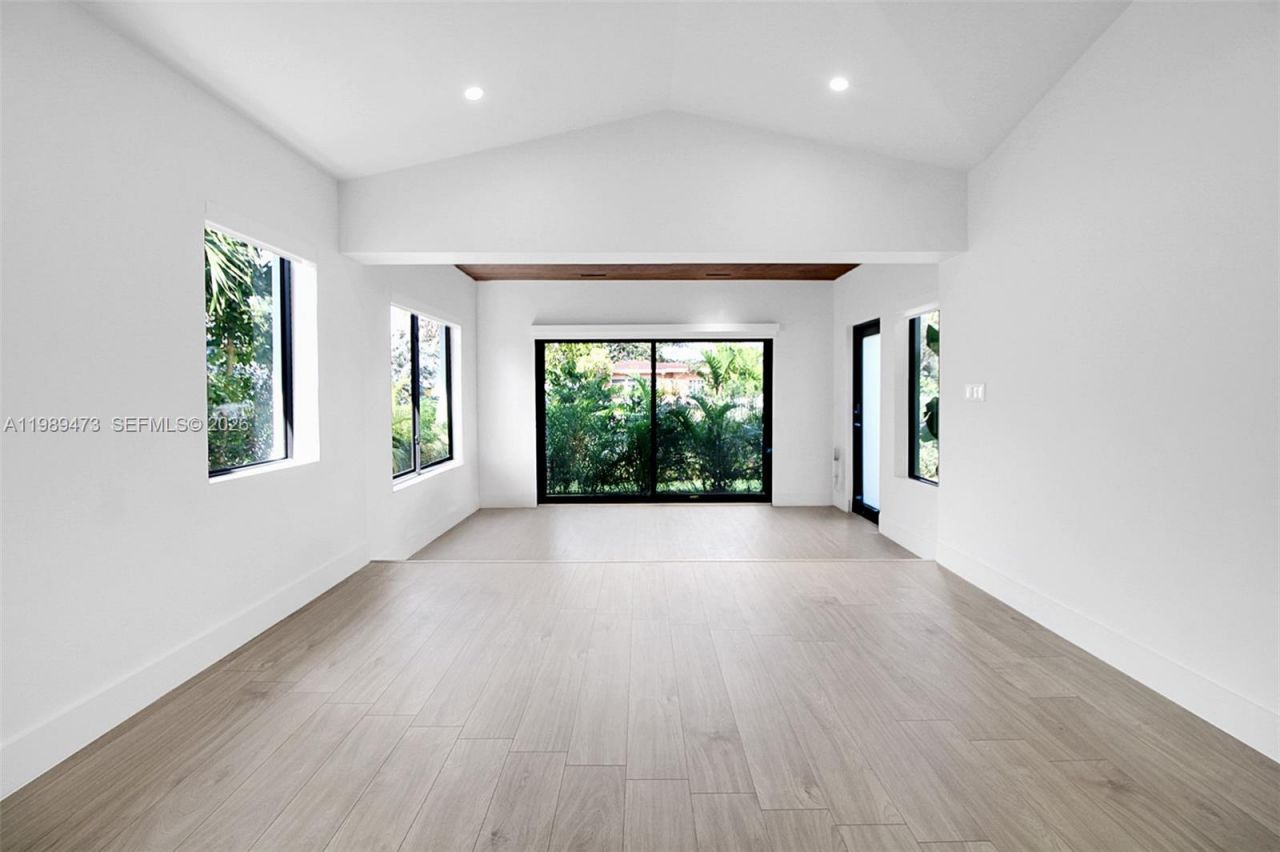 500 NW 43rd St, Miami, FL 33127 Photo