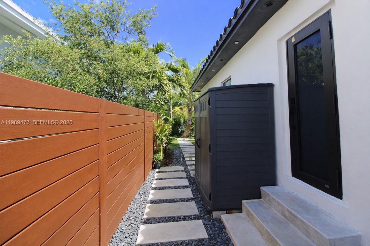 500 NW 43rd St, Miami, FL 33127 Photo