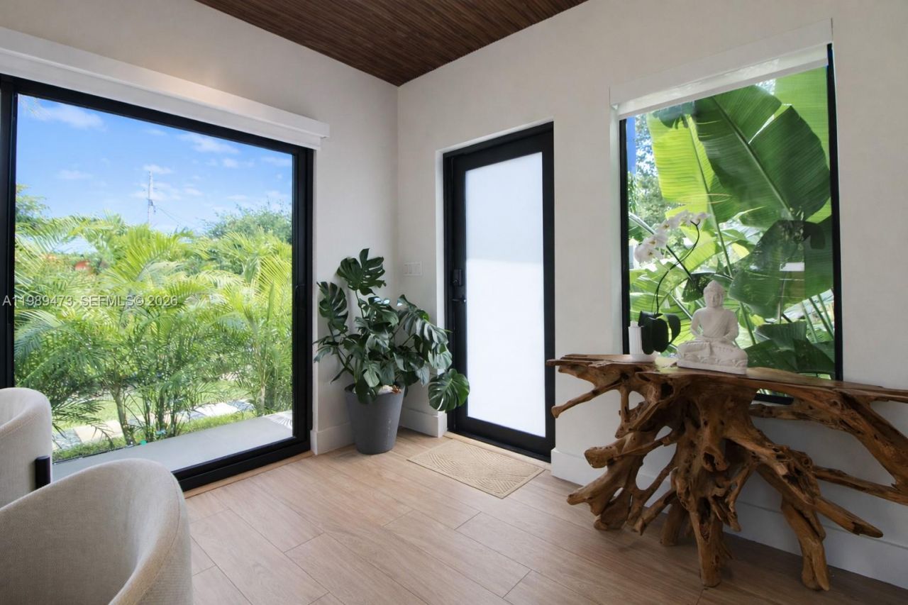 500 NW 43rd St, Miami, FL 33127 Photo