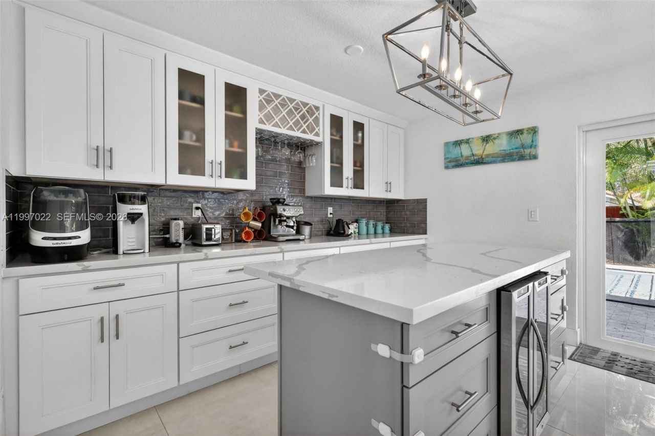 18198 NW 61st Ct , Hialeah, FL 33015 Photo