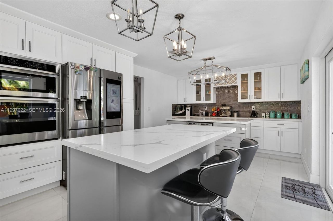 18198 NW 61st Ct , Hialeah, FL 33015 Photo