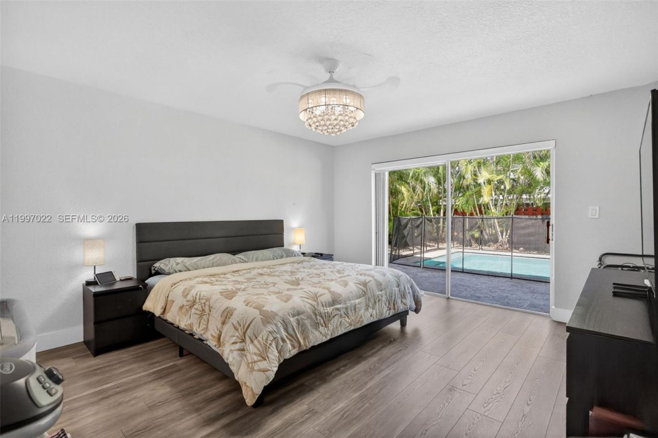 18198 NW 61st Ct , Hialeah, FL 33015 Photo