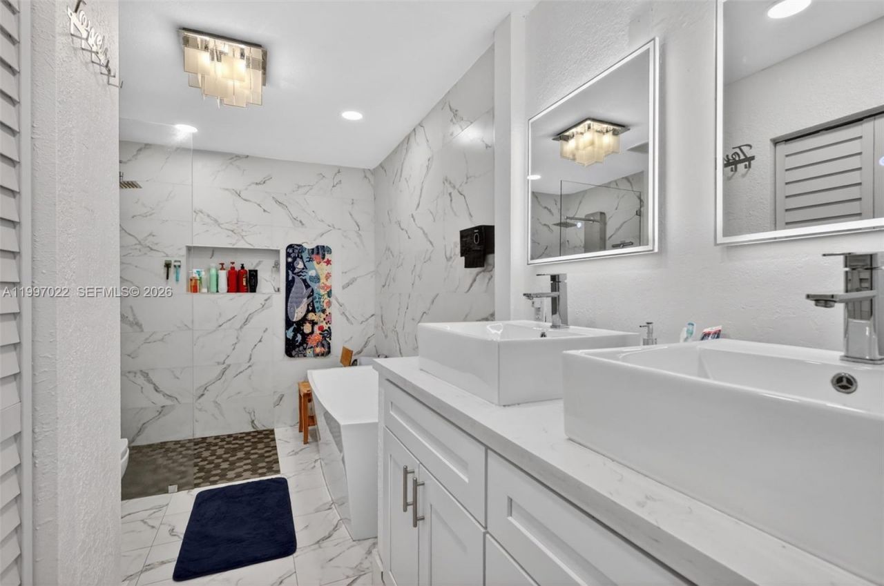 18198 NW 61st Ct , Hialeah, FL 33015 Photo