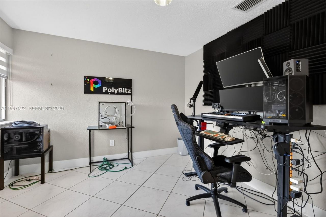 18198 NW 61st Ct , Hialeah, FL 33015 Photo