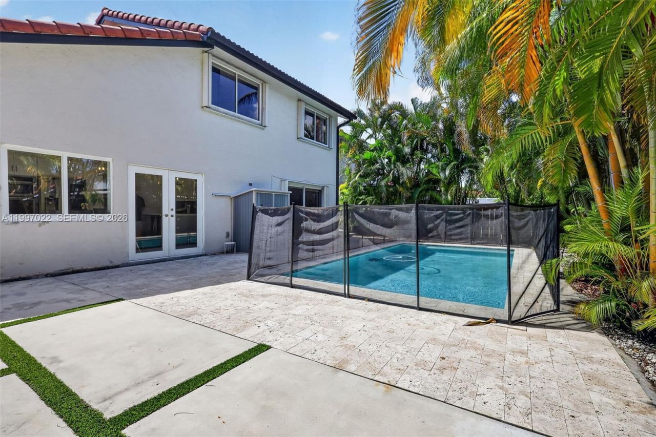 18198 NW 61st Ct , Hialeah, FL 33015 Photo