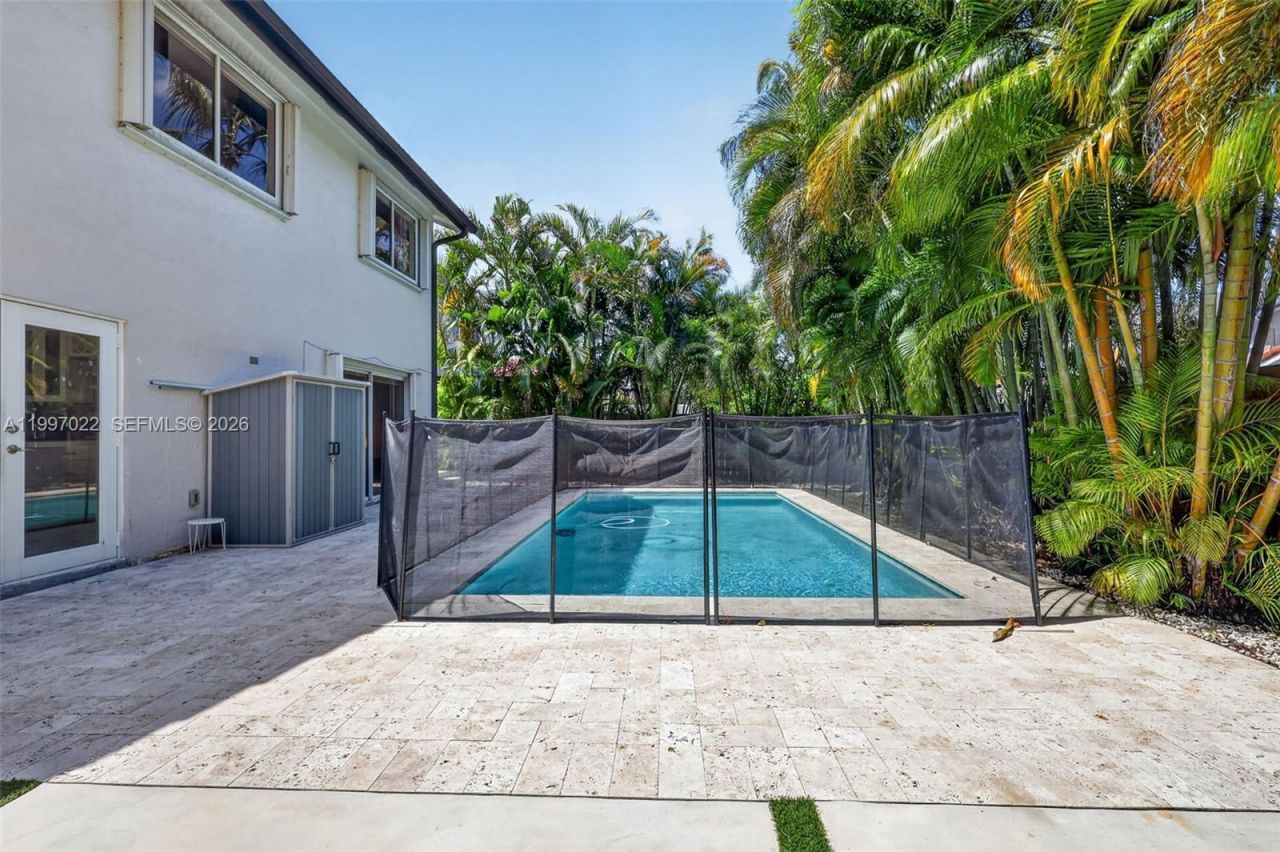 18198 NW 61st Ct , Hialeah, FL 33015 Photo