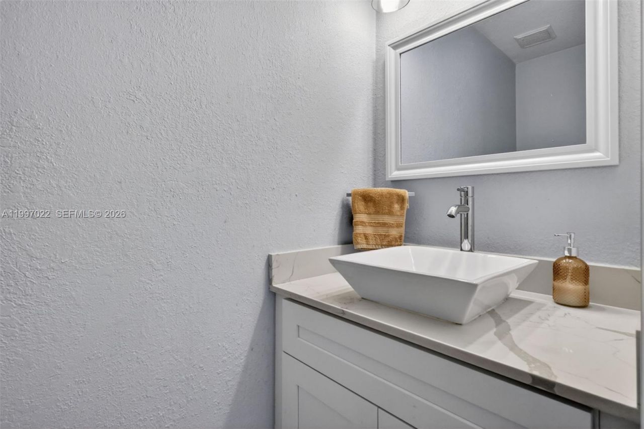 18198 NW 61st Ct , Hialeah, FL 33015 Photo