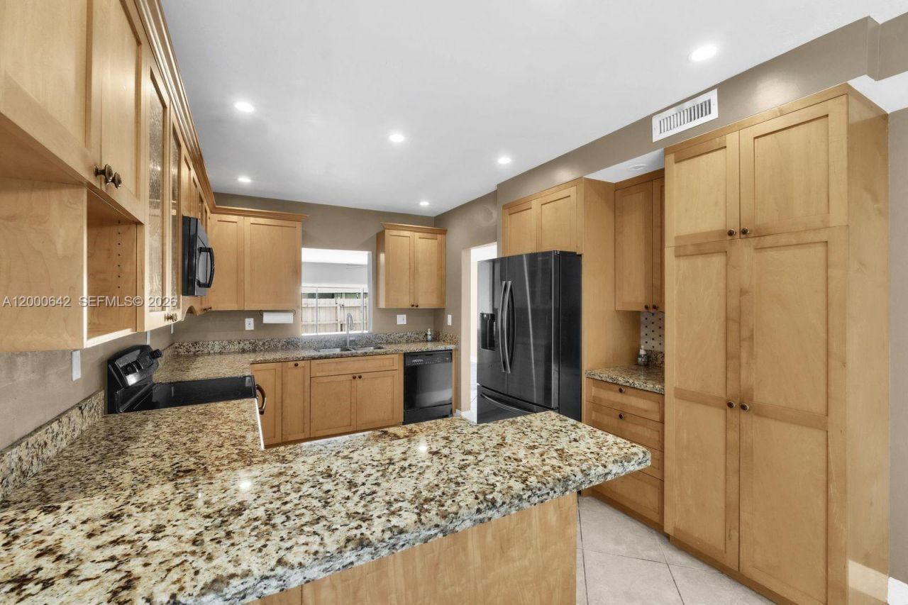 6900 NW 5th St, Unit 201, Plantation, FL 33317 Photo