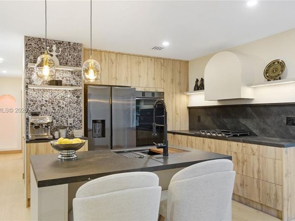 2749 NE 10th Ave , Wilton Manors, FL 33334