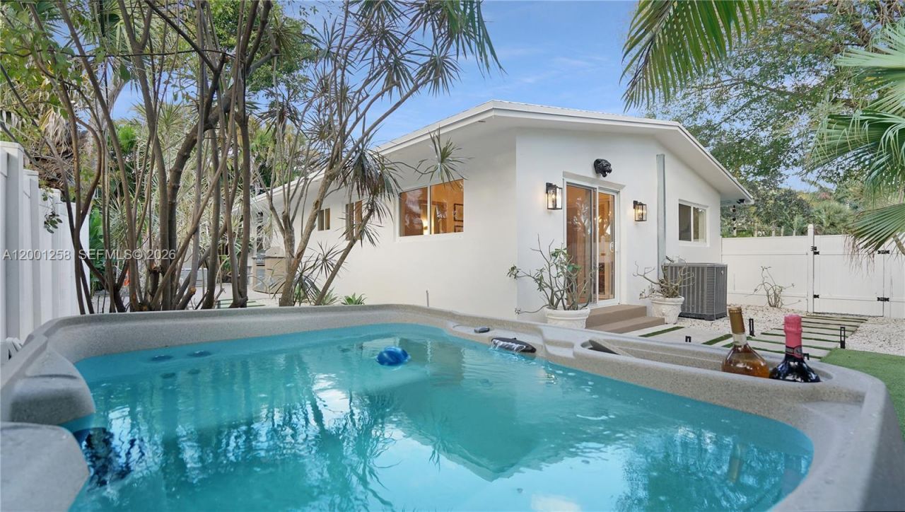 2749 NE 10th Ave, Wilton Manors, FL 33334 Photo