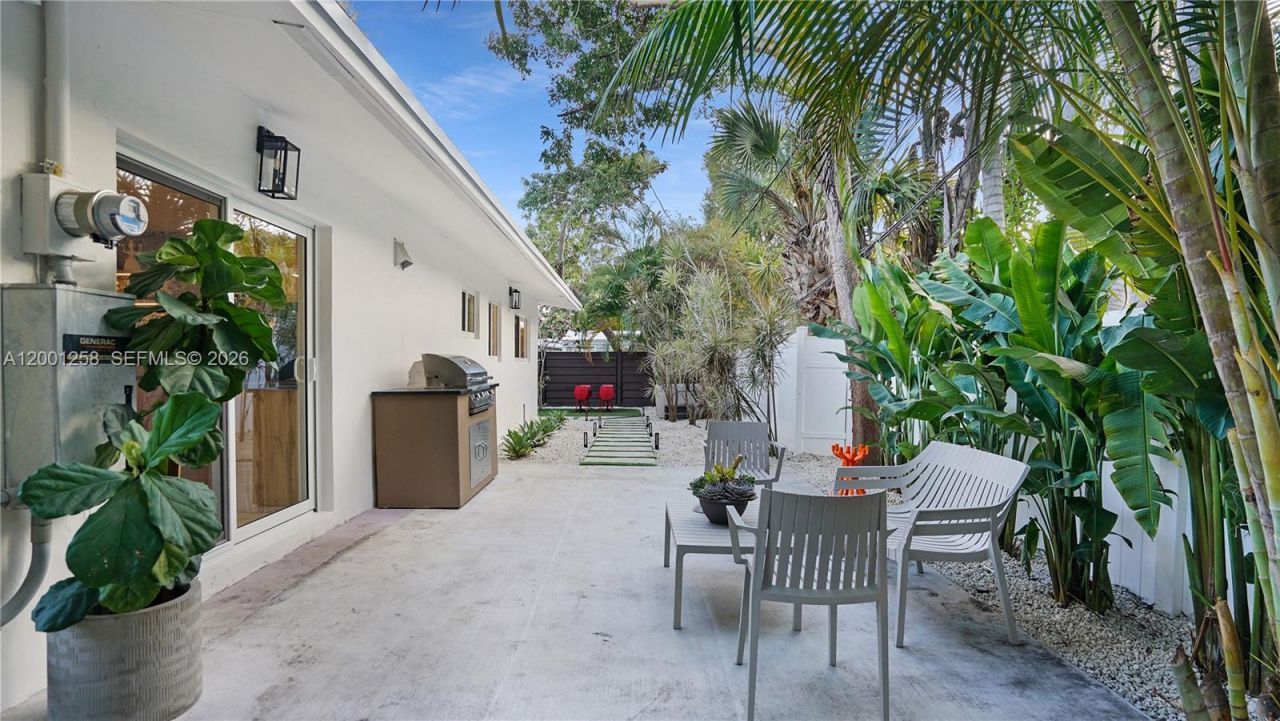 2749 NE 10th Ave, Wilton Manors, FL 33334 Photo