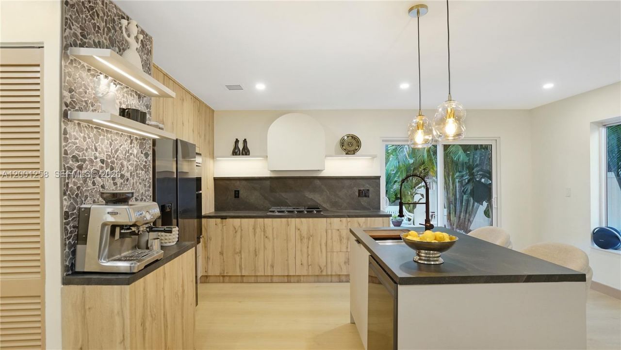 2749 NE 10th Ave, Wilton Manors, FL 33334 Photo