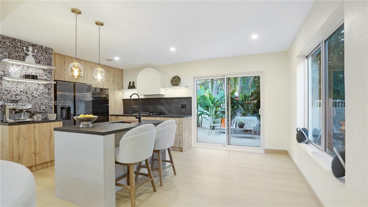 2749 NE 10th Ave, Wilton Manors, FL 33334 Photo