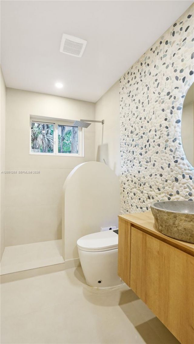 2749 NE 10th Ave, Wilton Manors, FL 33334 Photo