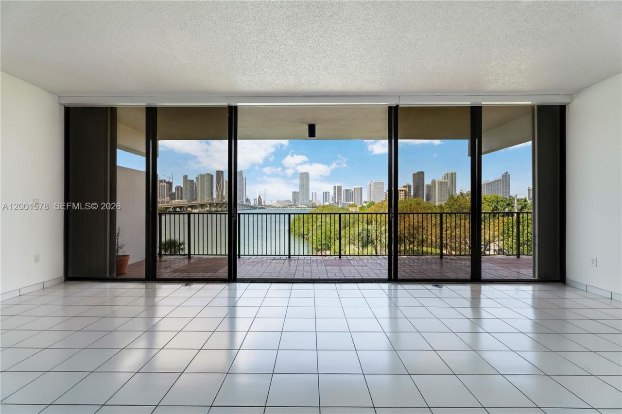 1000 Venetian Way, Unit 408, Miami, FL 33139 Photo