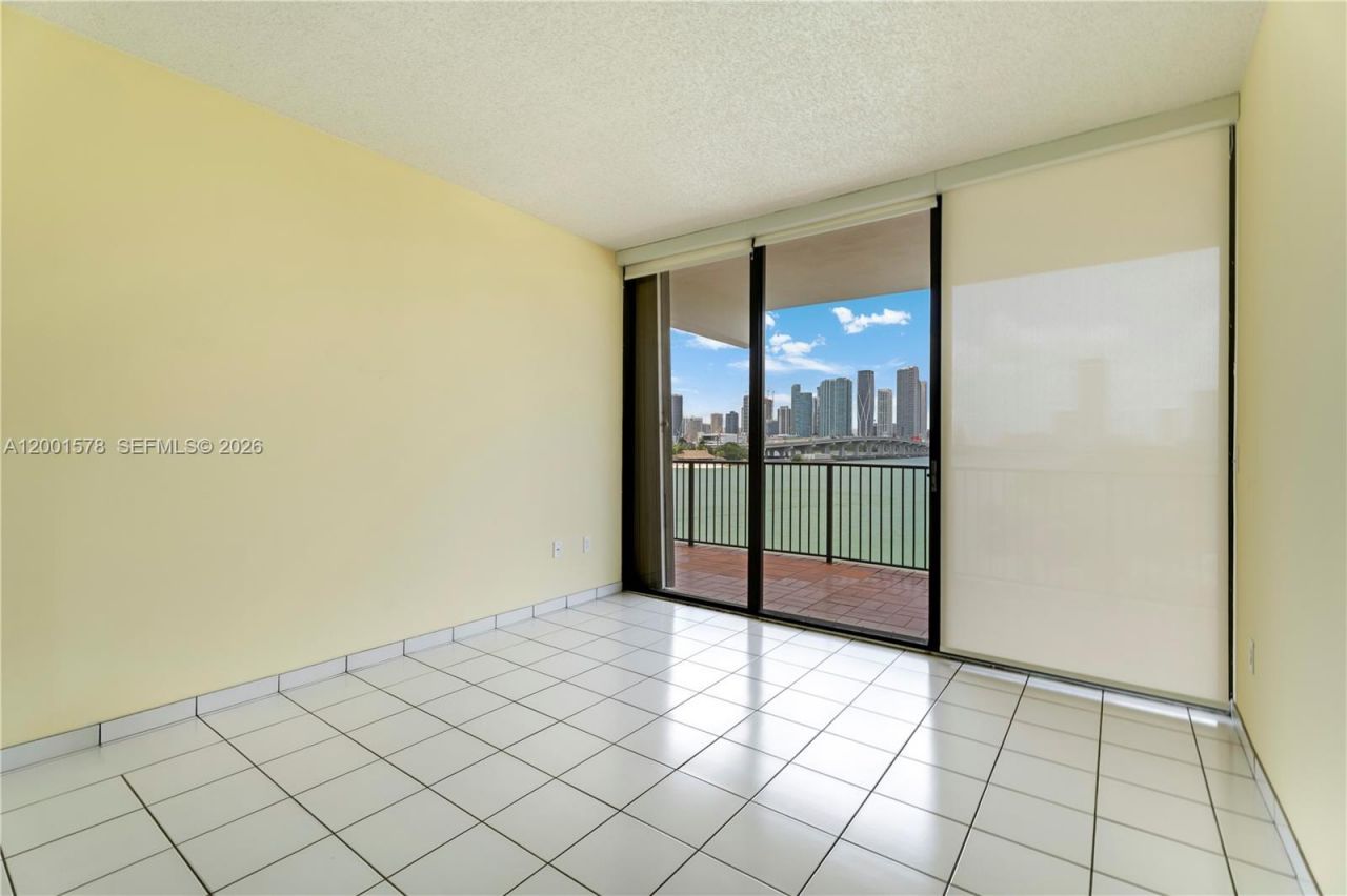 1000 Venetian Way, Unit 408, Miami, FL 33139 Photo