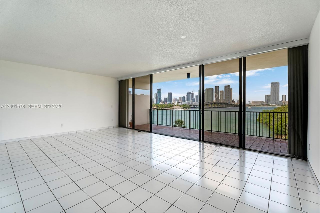 1000 Venetian Way, Unit 408, Miami, FL 33139 Photo