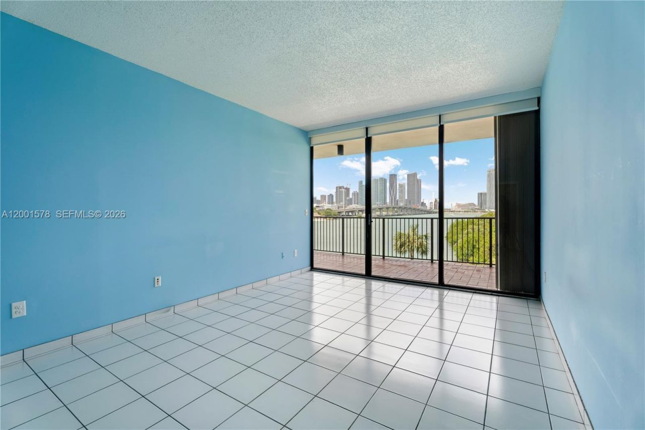 1000 Venetian Way, Unit 408, Miami, FL 33139 Photo