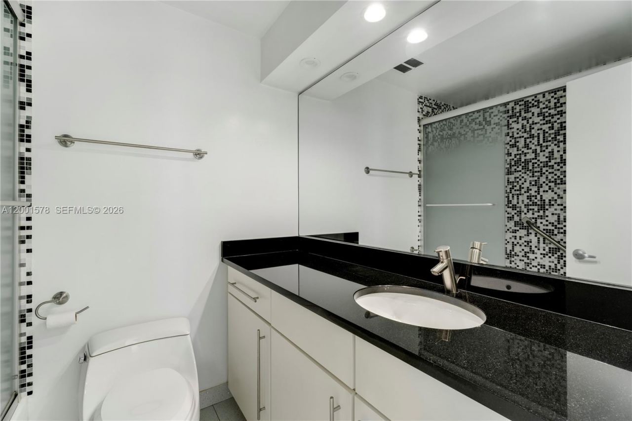 1000 Venetian Way, Unit 408, Miami, FL 33139 Photo