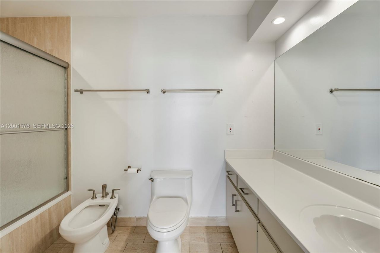 1000 Venetian Way, Unit 408, Miami, FL 33139 Photo