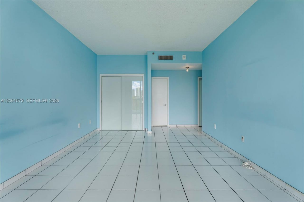 1000 Venetian Way, Unit 408, Miami, FL 33139 Photo