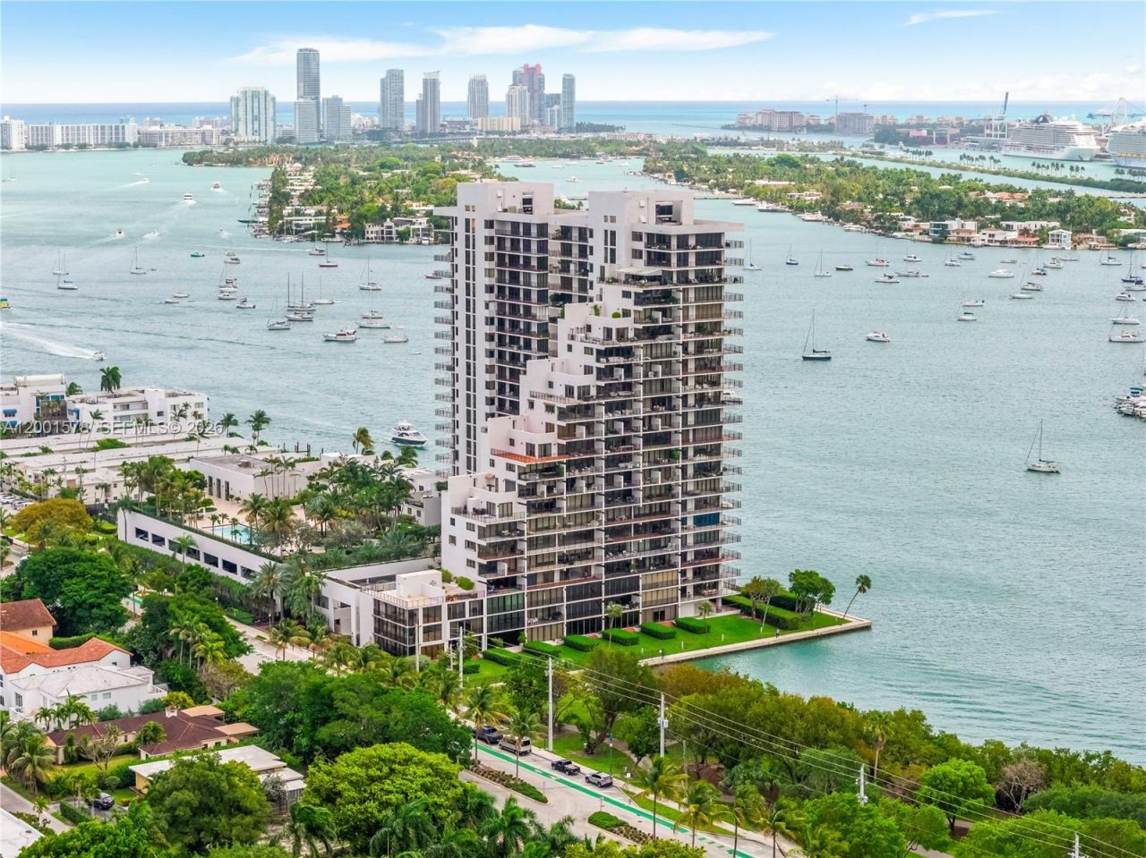 1000 Venetian Way, Unit 408, Miami, FL 33139 Photo