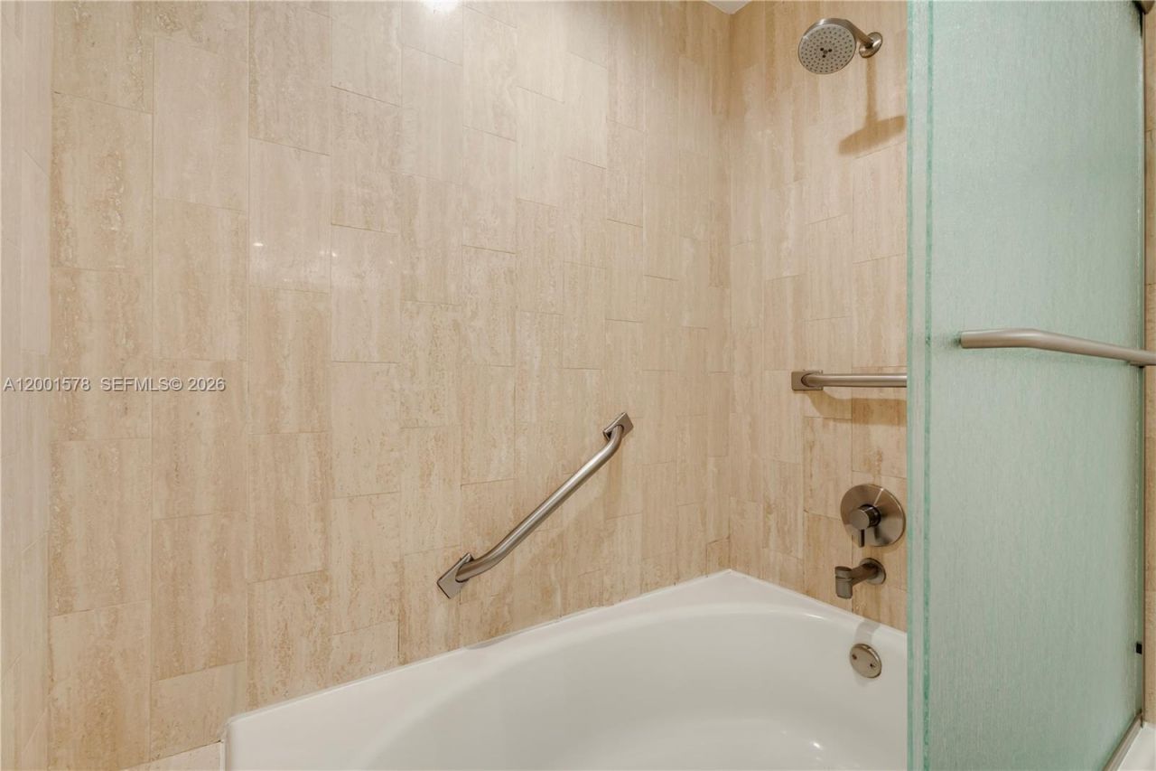 1000 Venetian Way, Unit 408, Miami, FL 33139 Photo