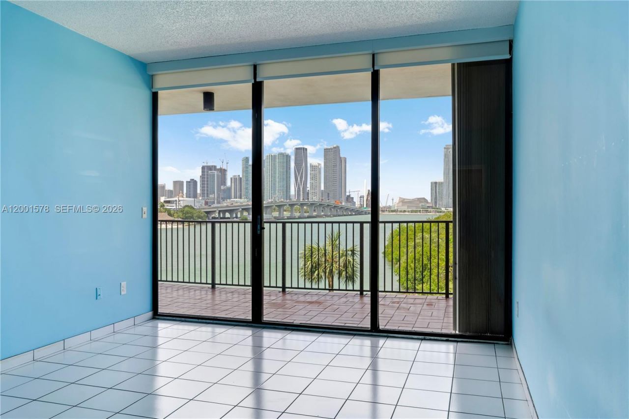 1000 Venetian Way, Unit 408, Miami, FL 33139 Photo