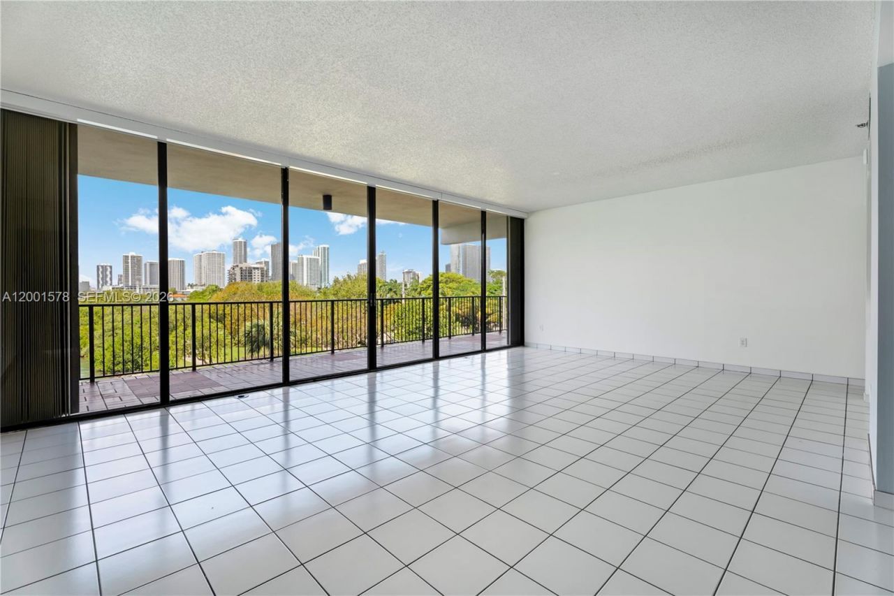 1000 Venetian Way, Unit 408, Miami, FL 33139 Photo
