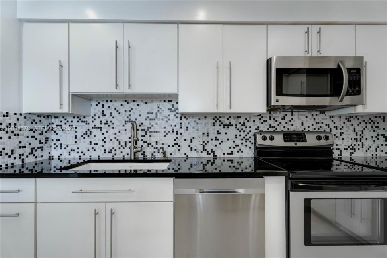 1000 Venetian Way, Unit 408, Miami, FL 33139 Photo