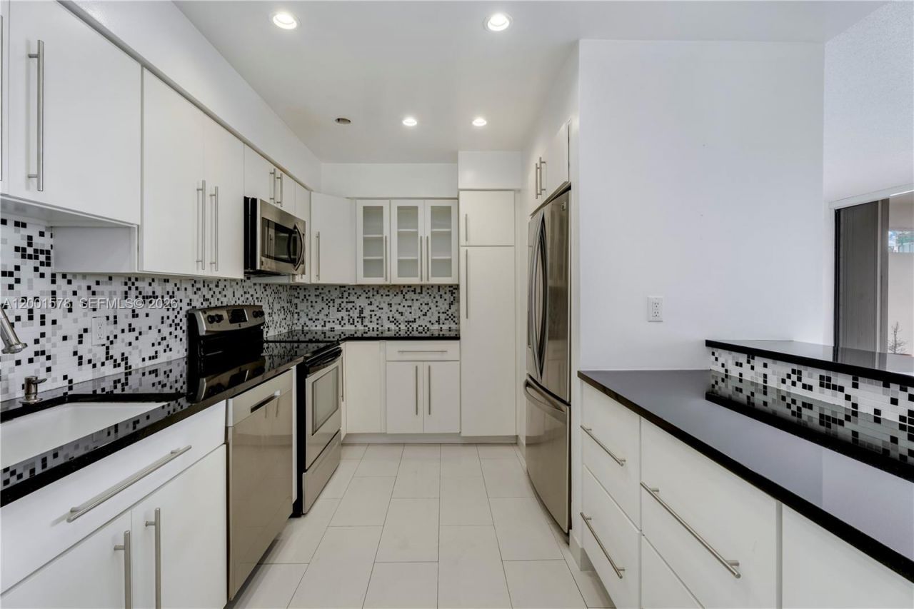 1000 Venetian Way, Unit 408, Miami, FL 33139 Photo