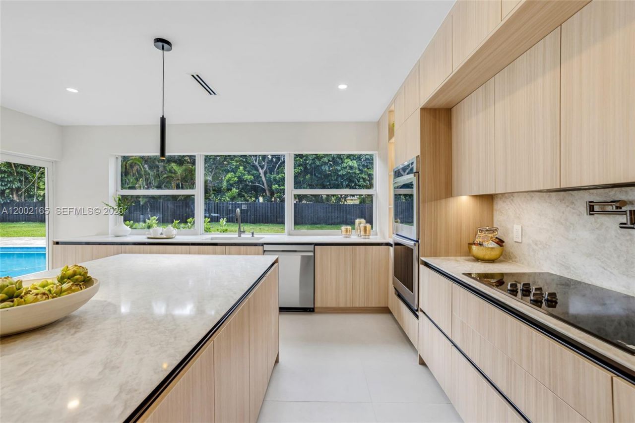 8230 SW 150th Dr, Palmetto Bay, FL 33158 Photo