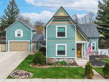 208 W Rockwell Street, Fenton, MI 48430