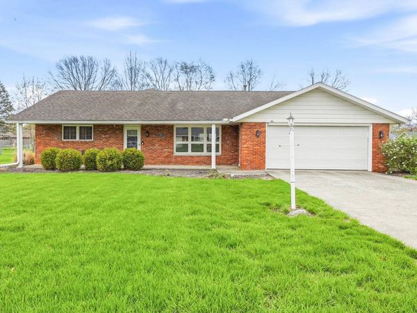 300 N Bayberry Lane, Muncie, IN 47304
