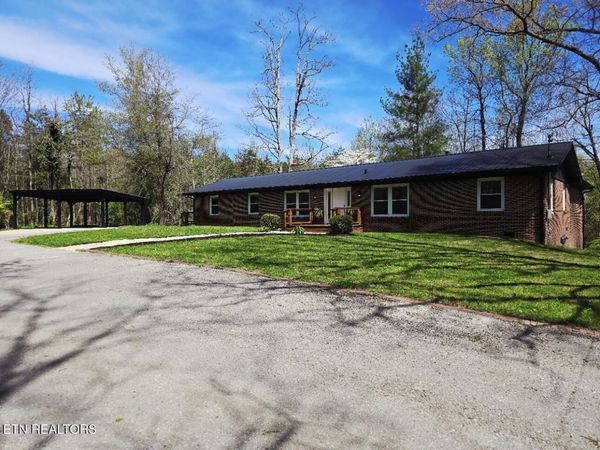 210 Dogwood Ave, Oneida, TN 37841