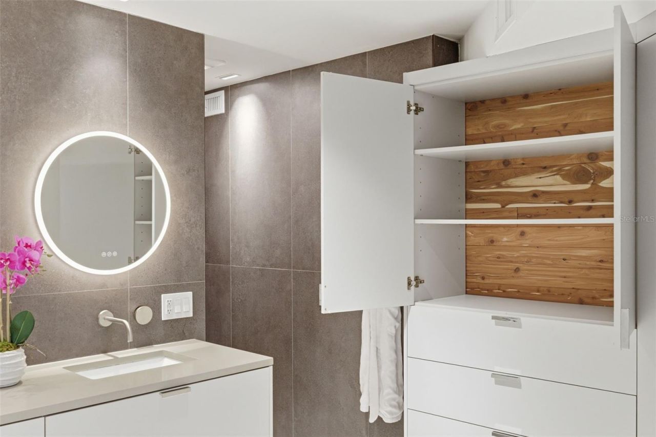 722 Pinellas Bayway S, Unit 104, Tierra Verde, FL 33715 Photo