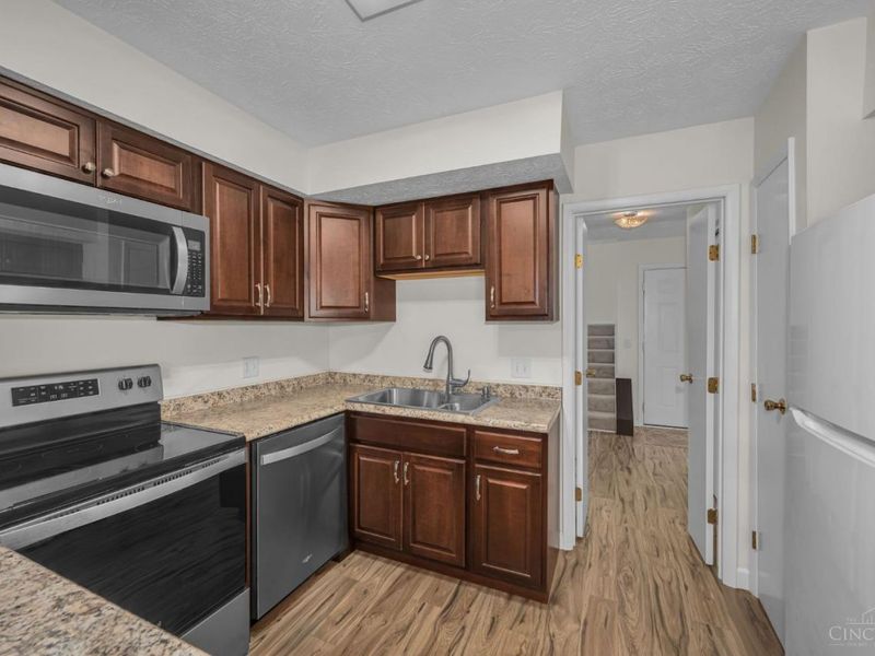 11 Arbor Court, Springdale, OH 45246 Photo 12