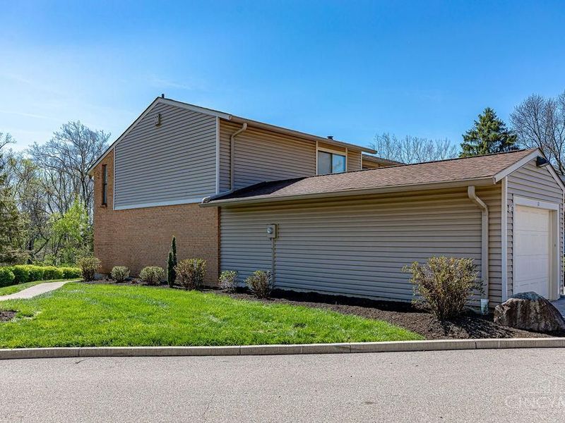 11 Arbor Court, Springdale, OH 45246 Photo 3