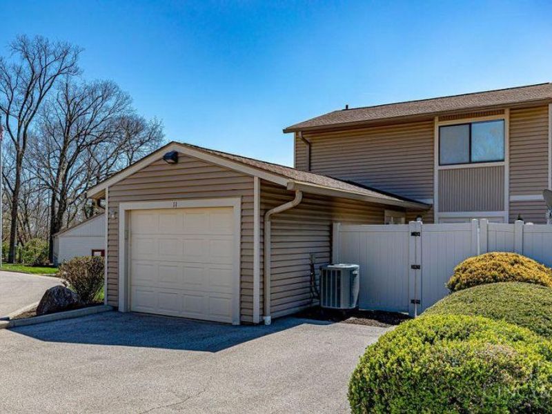 11 Arbor Court, Springdale, OH 45246 Photo 4