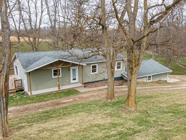 13800 W Valley Road, EAST DUBUQUE, IL 61025