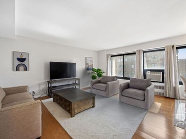33-43 14th Street, Unit 10A, Astoria, NY 11106