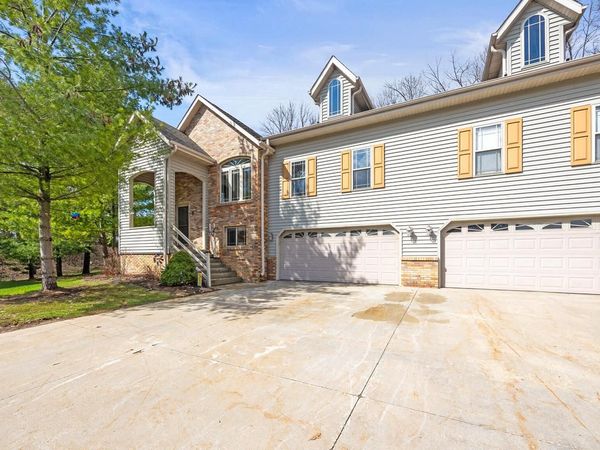 1300 Oak Tree COURT, Slinger, WI 53086